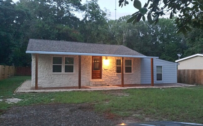 Entrada principal - 25745 Dulaney St