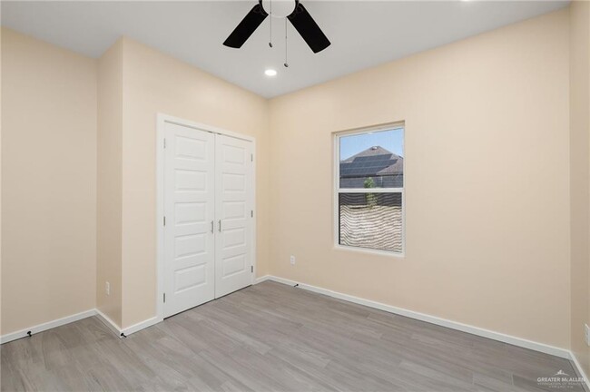 Foto del edificio - 832 N Kika De La Garza Blvd