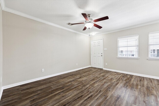 Foto del edificio - 427 W 16th St