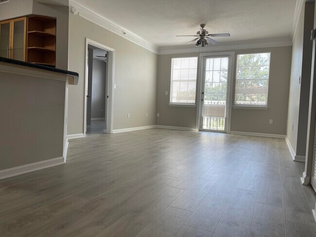 Foto del edificio - 9833 Baywinds Blvd