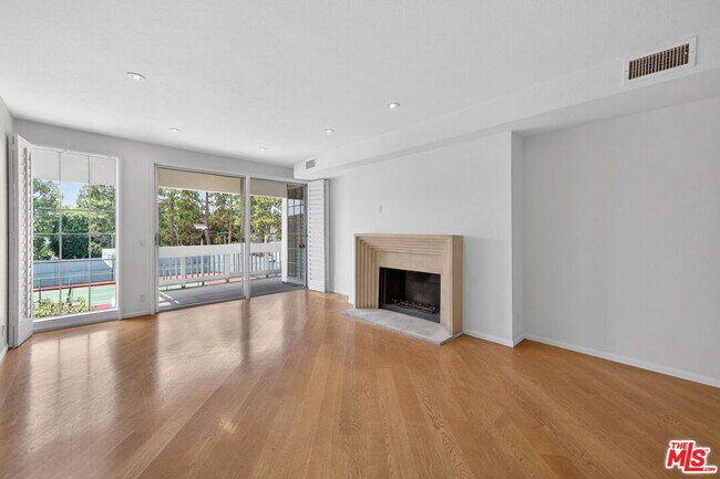 Foto del edificio - 4346 Redwood Ave