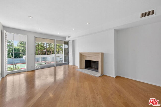 Building Photo - 4346 Redwood Ave
