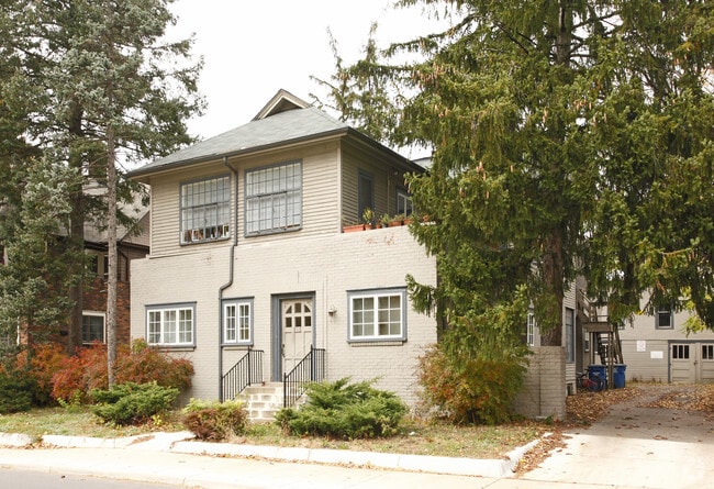 Primary Photo - 815 E Huron St