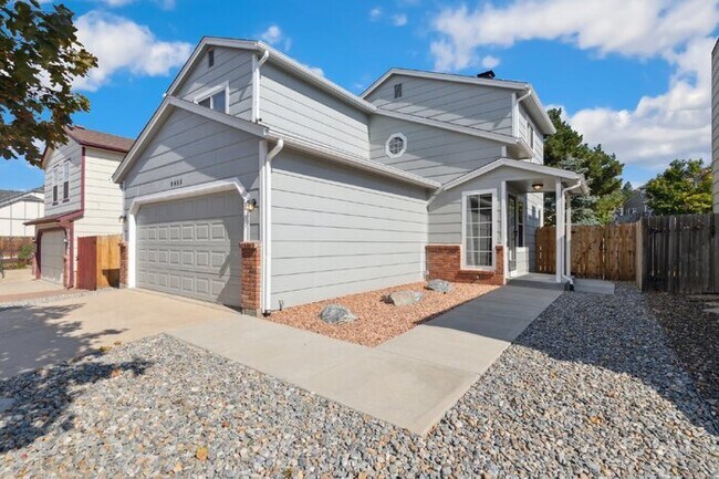 Foto del edificio - **Charming 2-Story Home in Coveted Distric...