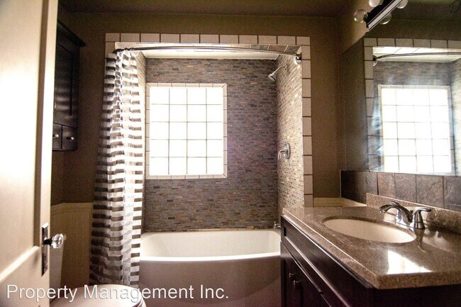 Foto del edificio - 3 br, 1 bath House - 716 W 2