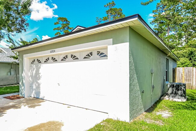 Building Photo - 10924 Pinewood Cove Ln