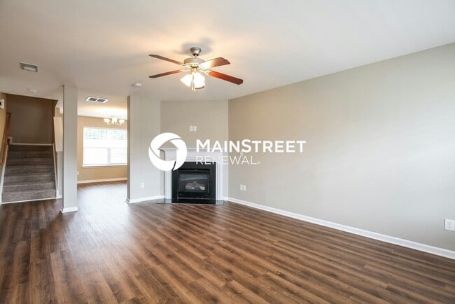 Building Photo - 4 Bedroom Pet-Friendly Home in Greensboro, NC with Main Street Renewal