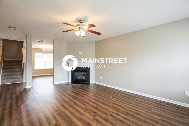 Foto del edificio - 4 Bedroom Pet-Friendly Home in Greensboro, NC with Main Street Renewal