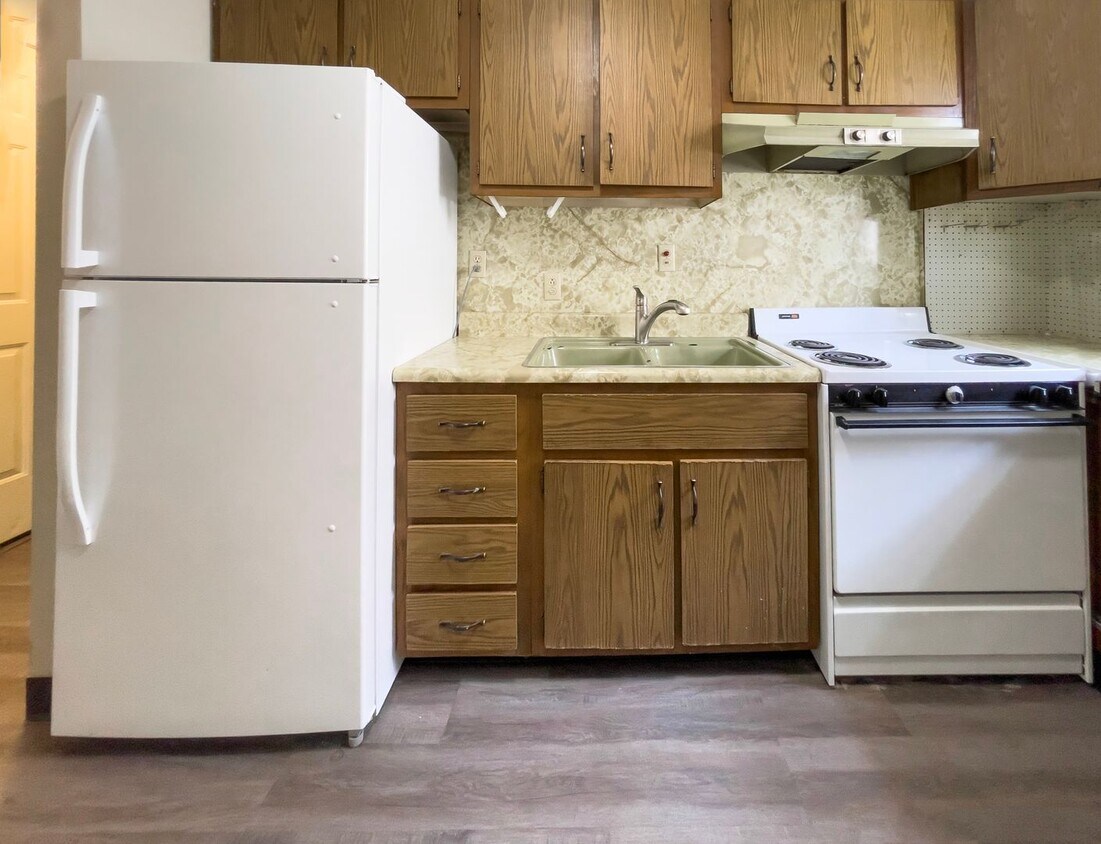 Primary Photo - Charming 1-Bedroom Apartment Near Ball Sta...