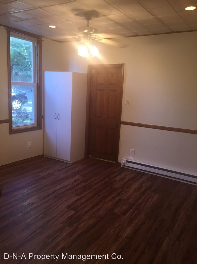 Building Photo - 1429 Pocono Blvd