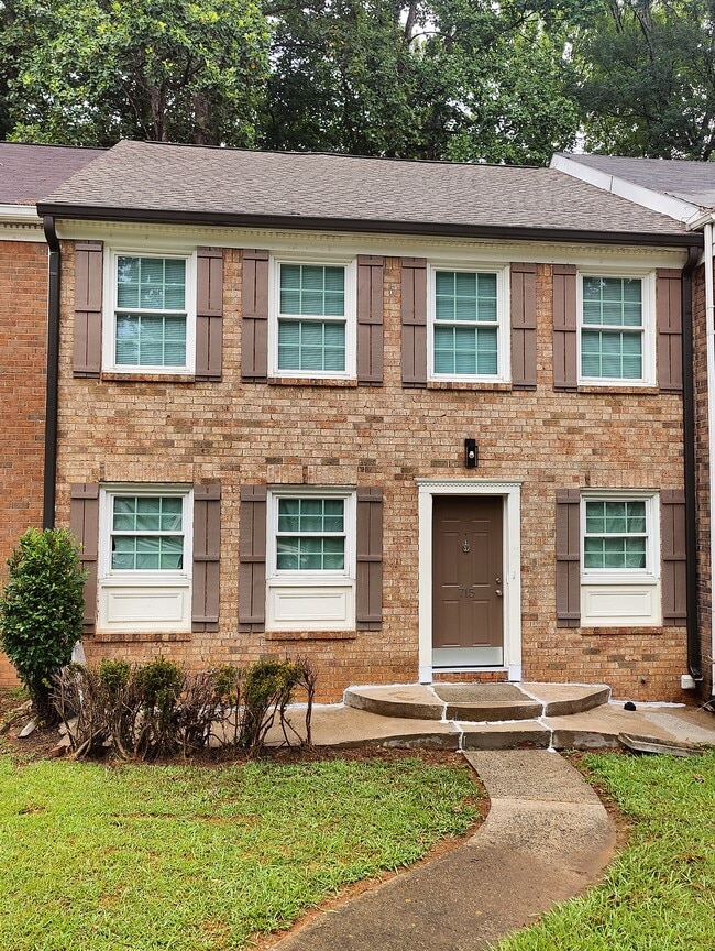Building Photo - 715 Twin Brooks Ct SE