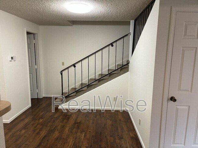 Foto del edificio - 4276 Meadowbrook Ct NE