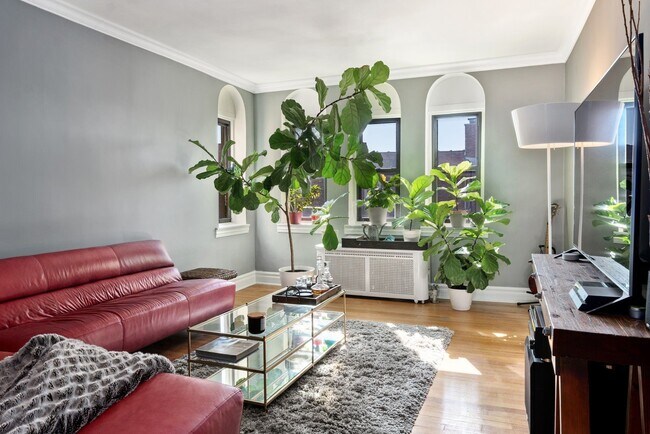 Building Photo - 6148 N Francisco Ave