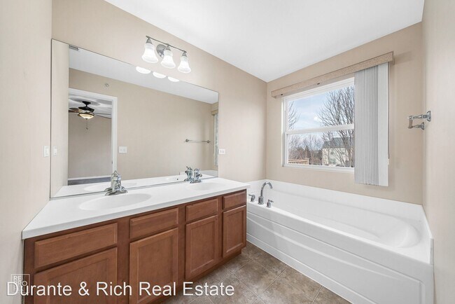 Building Photo - 3 br, 2 bath House - 1456 Crimson Lane