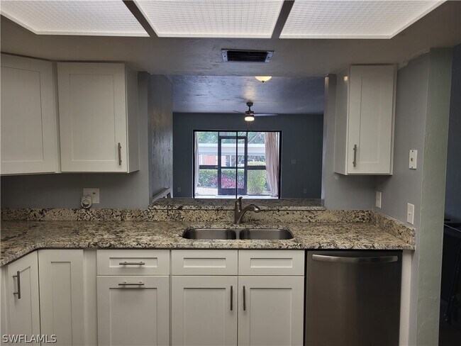 Foto del edificio - 6146 Whiskey Creek Dr