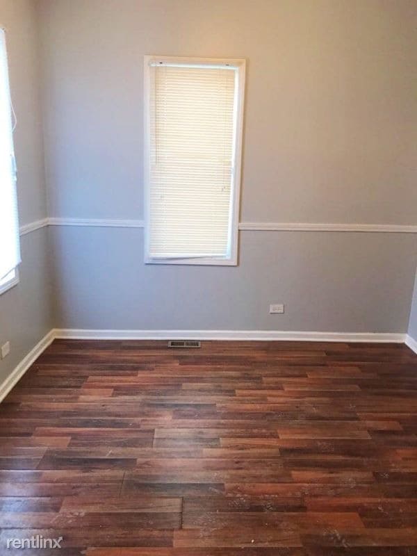Building Photo - 3 br, 1 bath Apartment - 1520 E 71st St