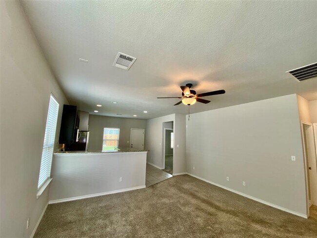 Foto del edificio - 329 Trellis Blvd