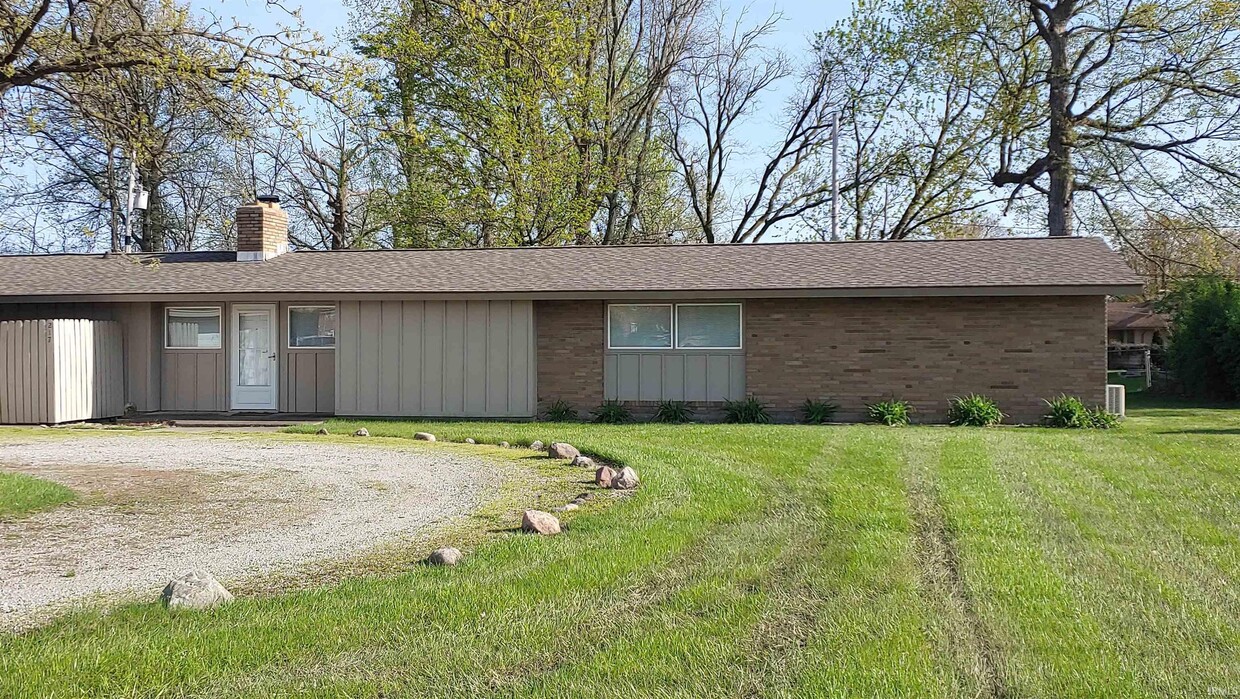Primary Photo - 217 W Washington Center Rd