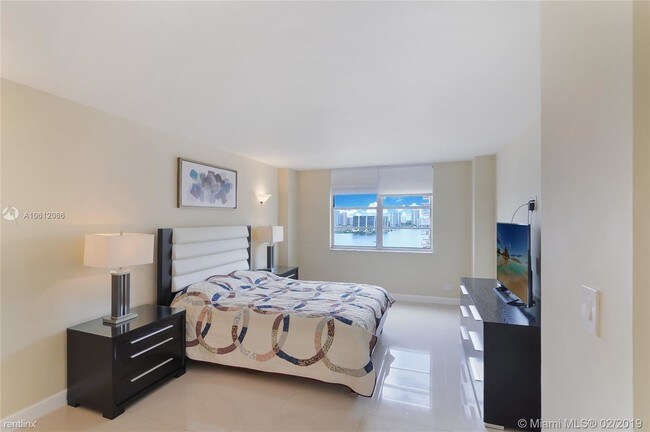 Foto del edificio - 2 br, 2 bath Condo - 250 174th St Apt 1812