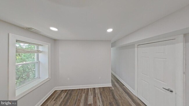 Foto del edificio - 610 E 9th St