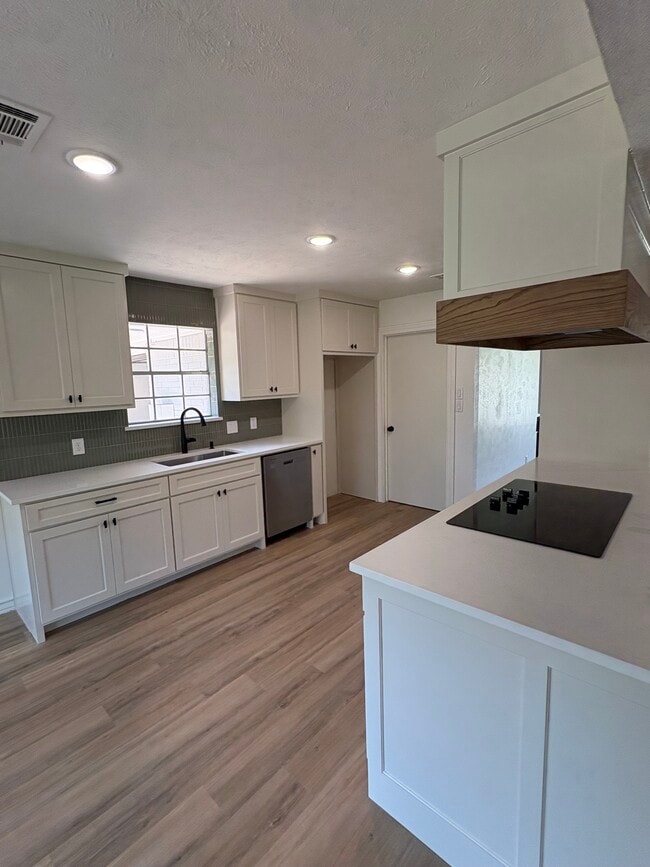 Building Photo - 4625 Barwick Dr
