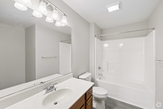 El Buckingham 3 habitaciones, 2 baños - 1,571 pies cuadrados - Baño principal - The Ridge Apartments