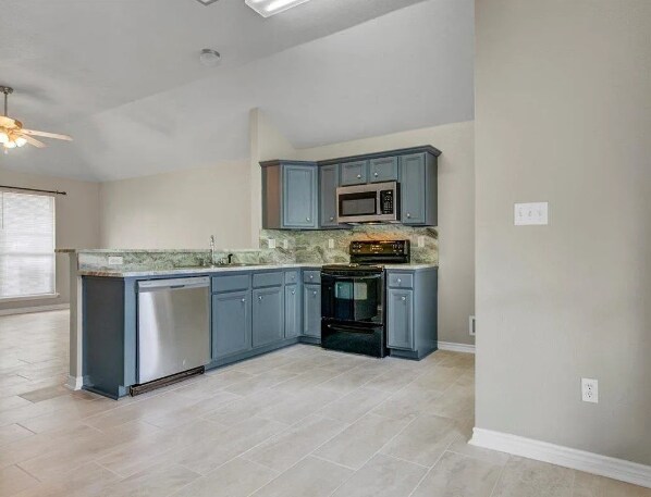 Foto del edificio - 5780 Shadowbend Cir N
