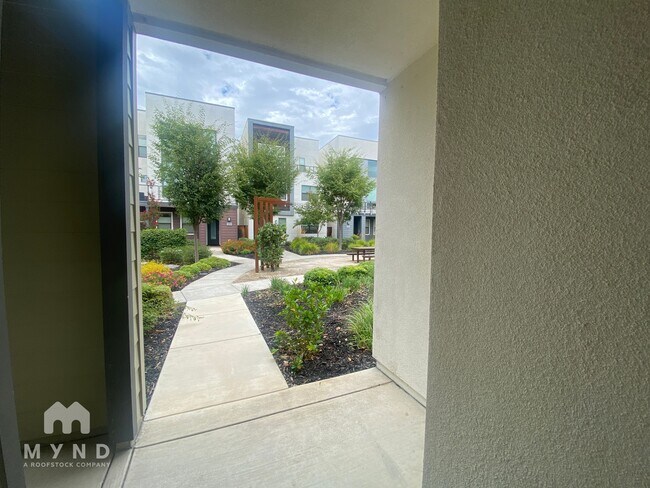 Building Photo - 1007 Ice Cream Ln