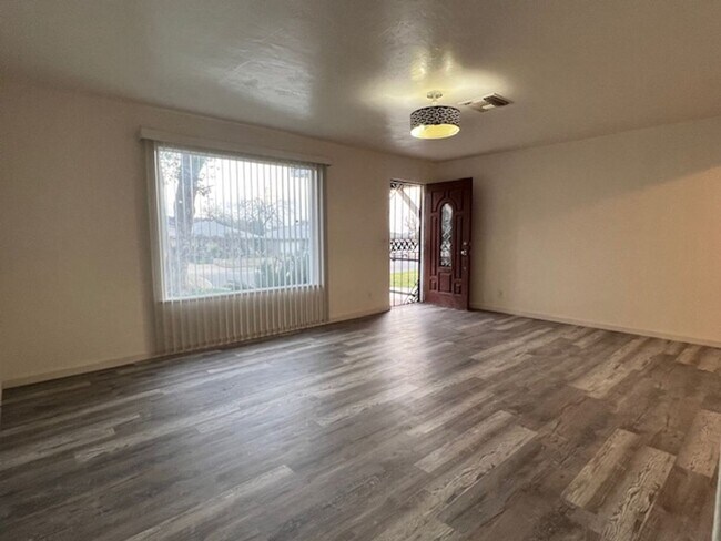 Foto del edificio - 2512 Edwards Ave