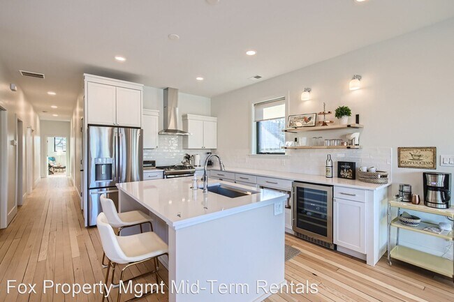 Foto del edificio - 3 br, 2 bath House - 8183 3rd Ave