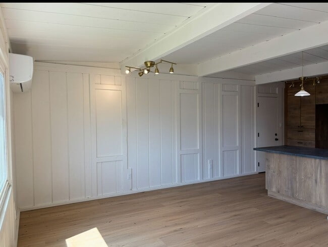 Foto del edificio - 2 bed 1 bath Duplex for Rent in Imperial Beach