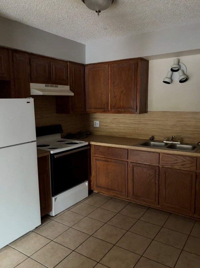 Building Photo - 505 Hackberry St