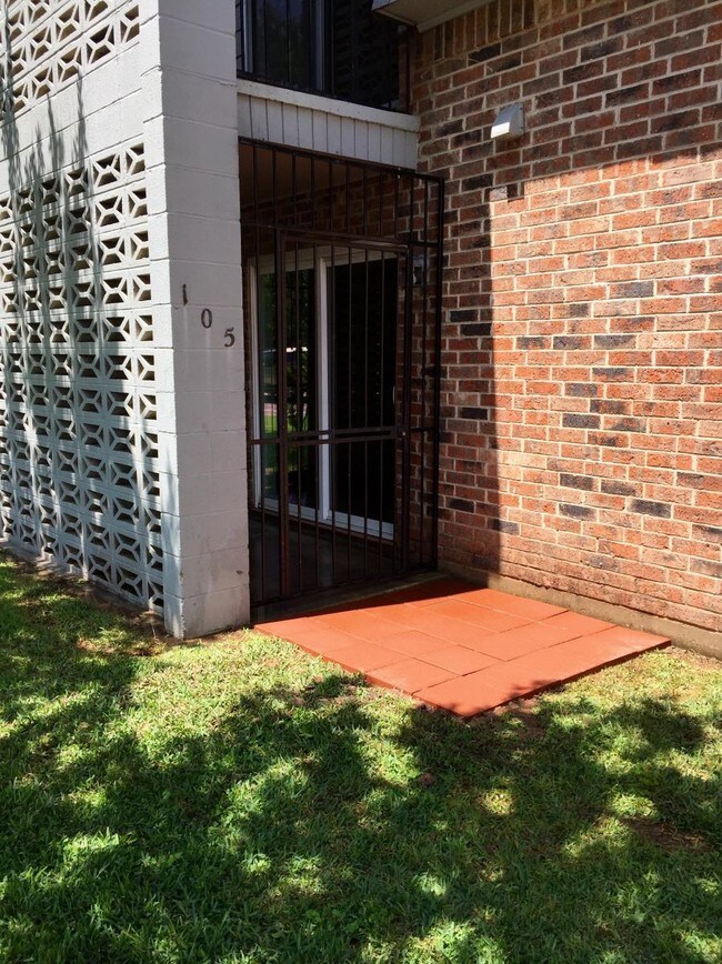 4602 Parliament Dr Unit 105, Alexandria, LA 71303 Condo for Rent in