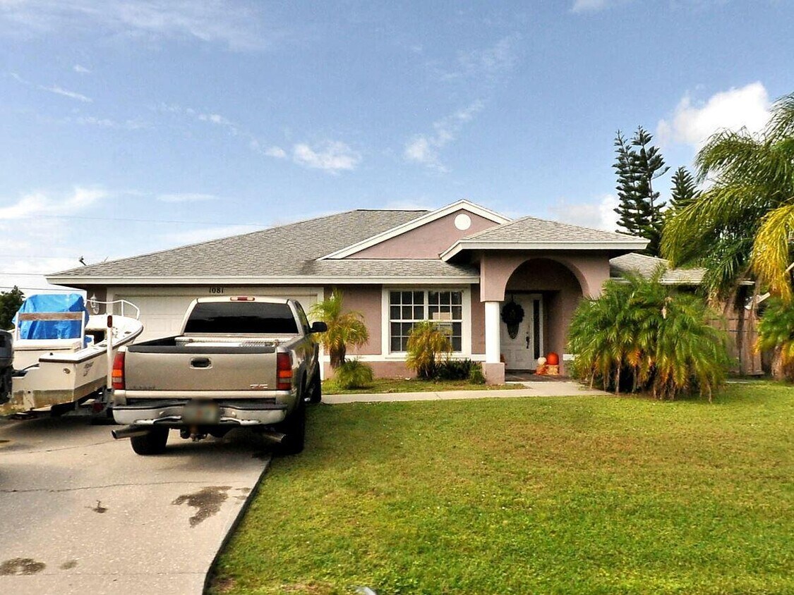 1081 SW John MacCormack Terrace, Port Saint Lucie, FL 34953 House