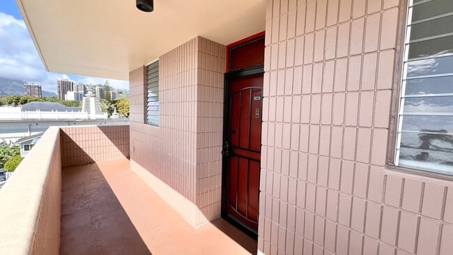 Building Photo - AVAILABLE NOW! 2-Bedroom, 2-Bath Corner Un...