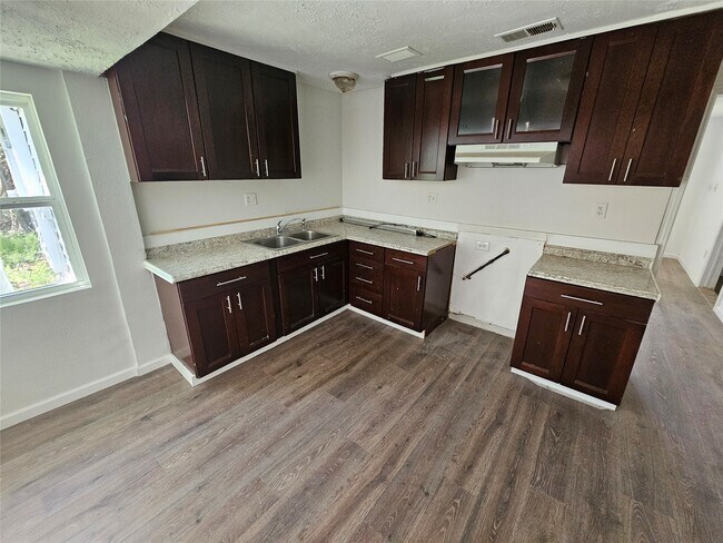 Foto del edificio - 6018 Beekman Rd