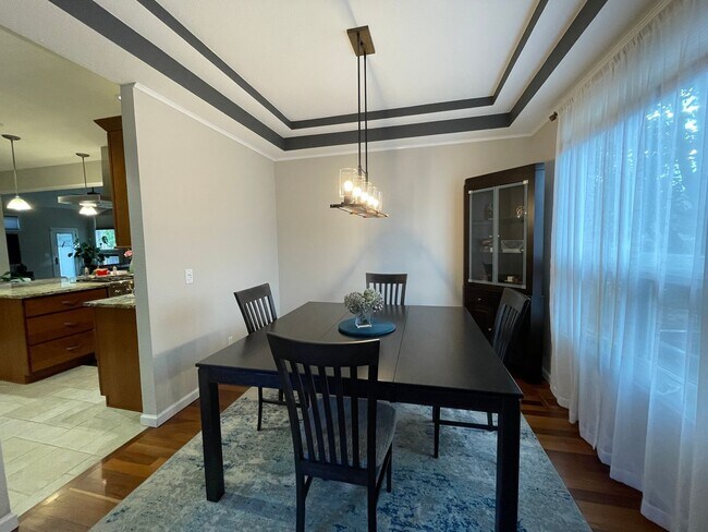 Building Photo - Exquisite remodeled 3BR den, 2 1/2 bath ho...