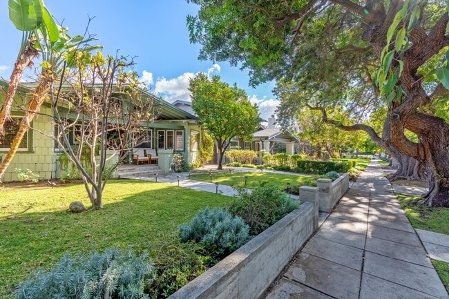 Building Photo - 1550 N Sierra Bonita Ave