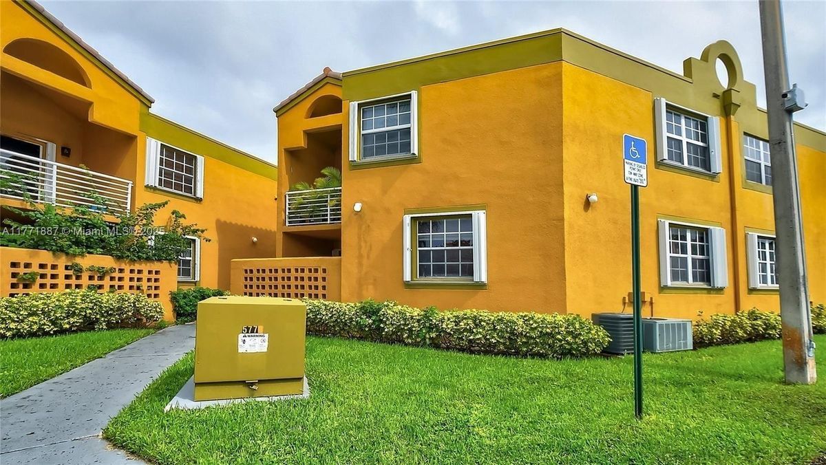 Foto principal - 9715 Fontainebleau Blvd