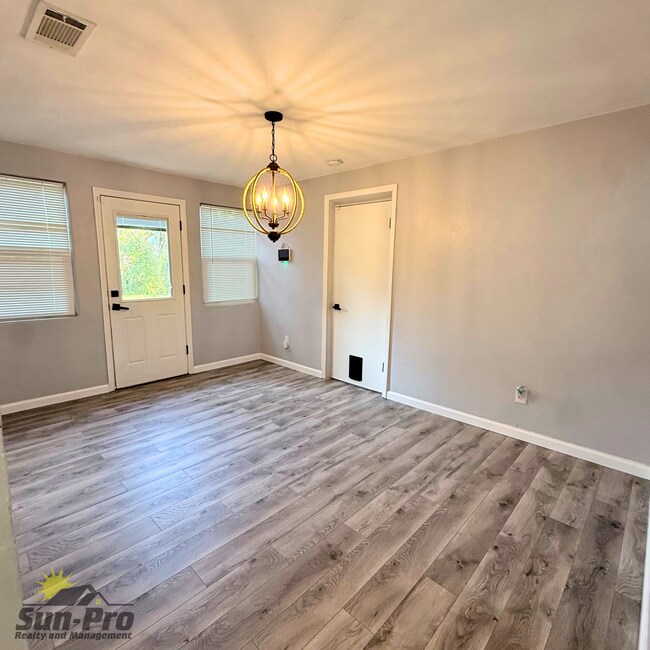 Foto del edificio - 332 S Seneca Blvd