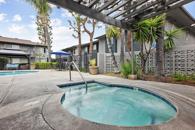 Building Photo - Loma Vista Apartments