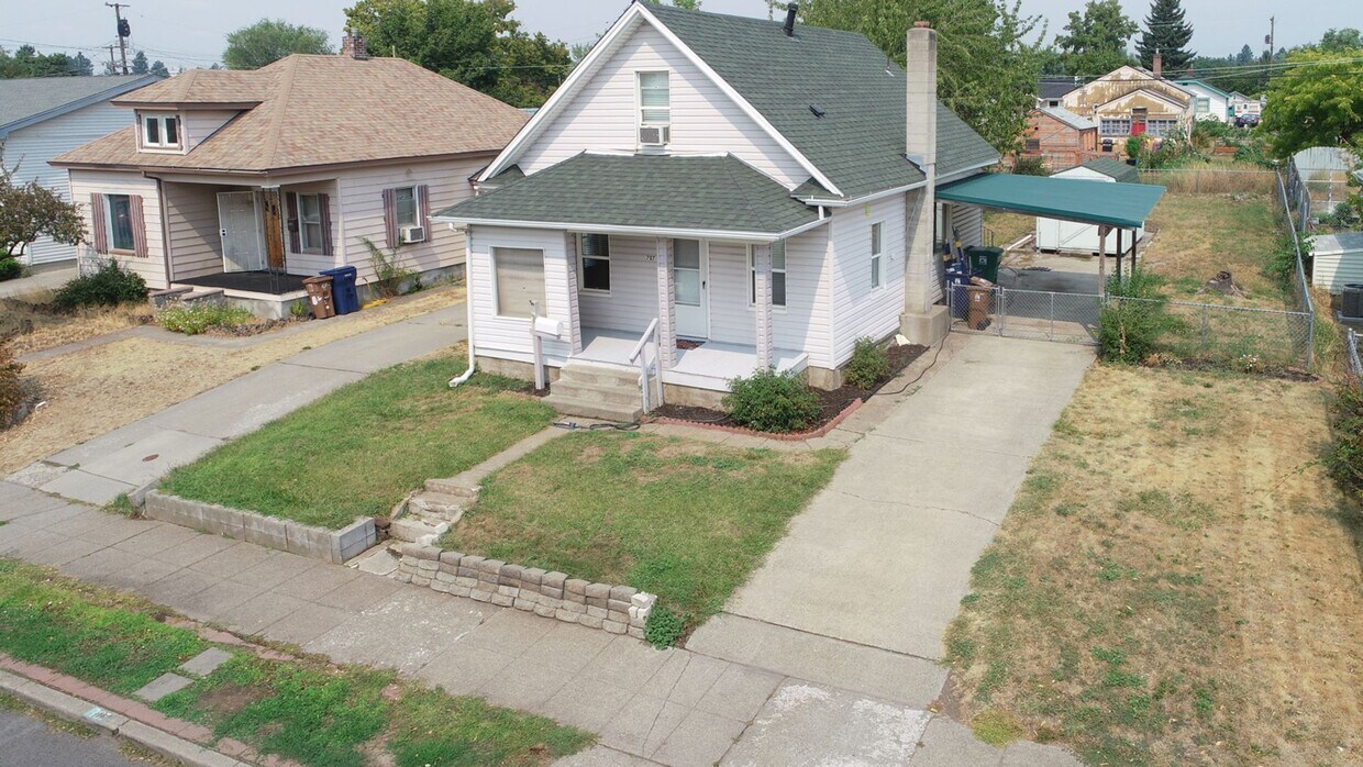 Primary Photo - Cute older Craftsman home on locate on Spo...