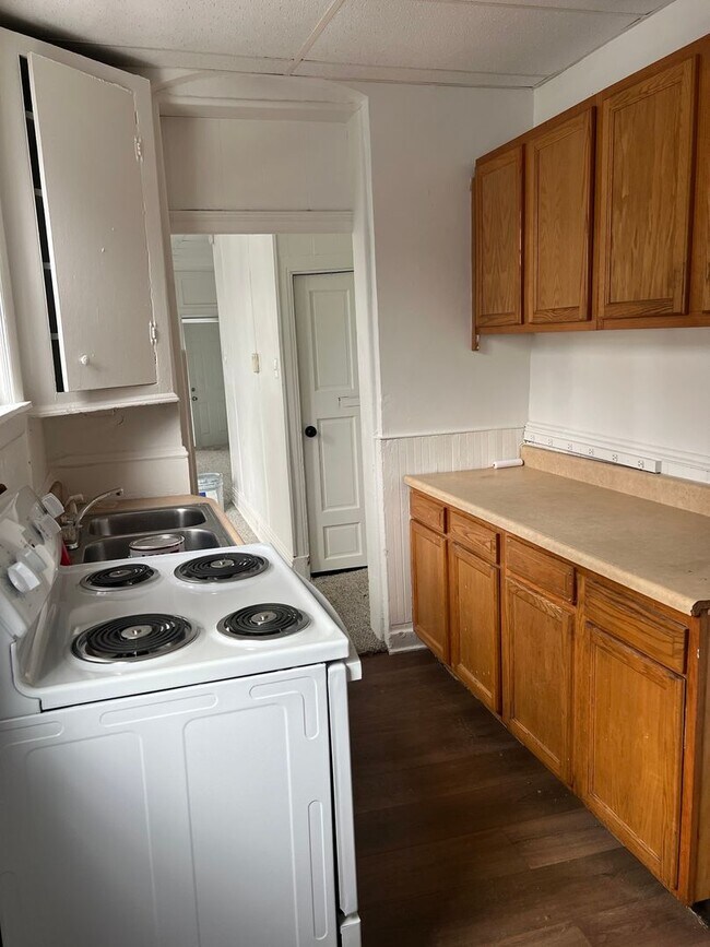 Building Photo - Three Bedroom Home In York City Schools