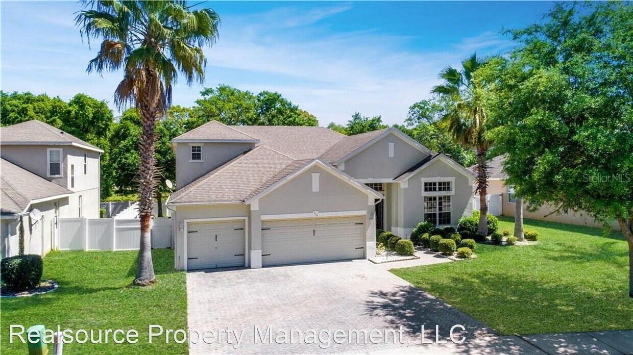 5 br, 4 bath House 117 E Blue Water Edge Dr House Rental in Eustis
