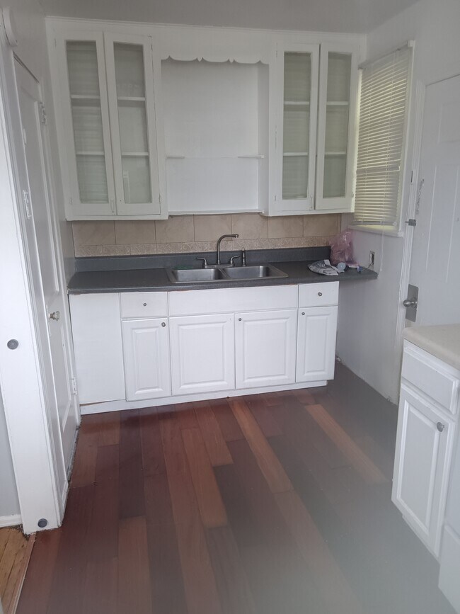 Foto del edificio - 2440 Ridgewood Rd