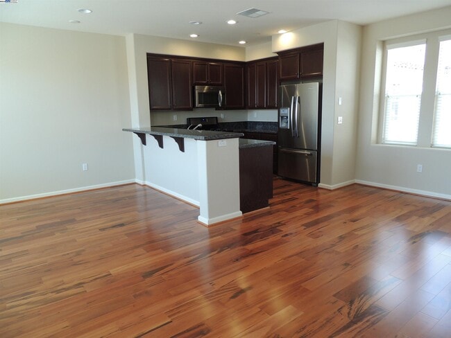 Building Photo - 118 Selby Lane