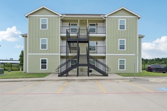 Building Photo - 270 Plez Morgan