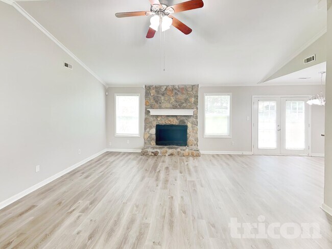 Foto del edificio - 125 Birch Creek Cir