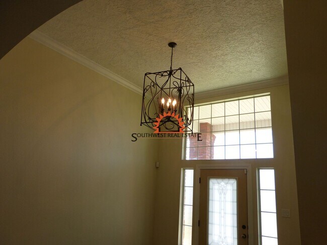 Foto del edificio - Stunning 4 bedroom 3 bath brick home with 5 car garage!