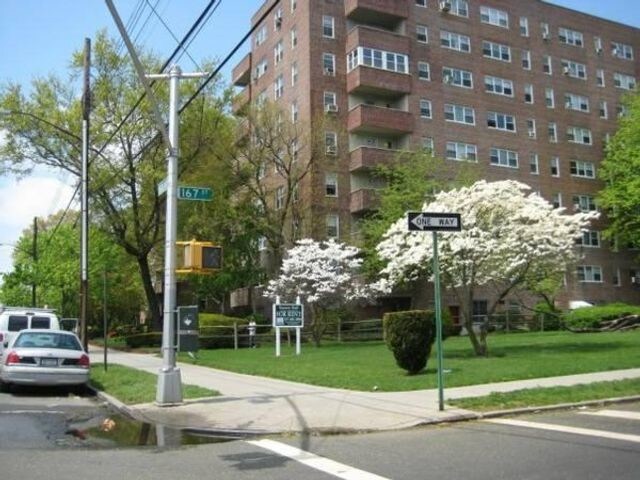 Foto del edificio - 166-05 Highland Ave